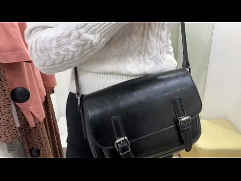 ❤️ الاستمناء العلني للعاهرة الصغيرة FeralBerry مع دسار في غرفة القياس في الإباحية٪ ar.redpornpictures.ru٪